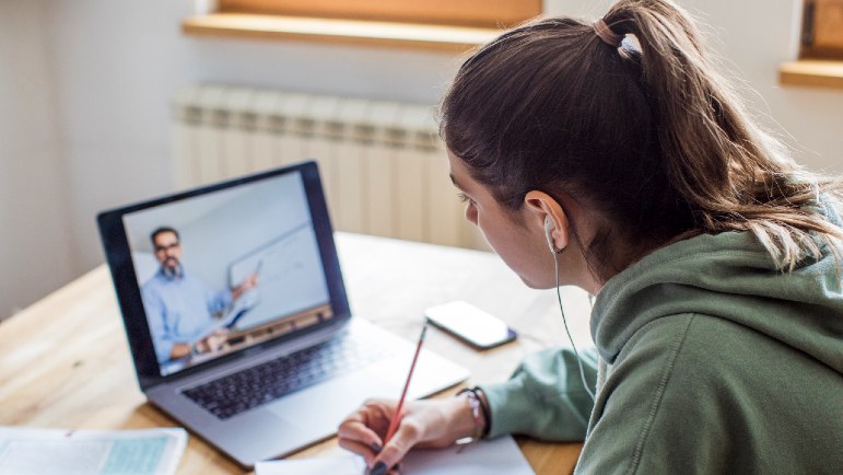 Distance Learning vs Online Learning; which one is better for you?